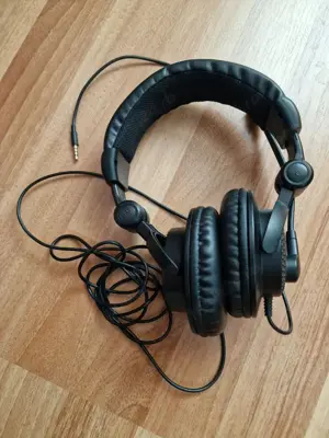 Casti cu fir Trust - imagine 3