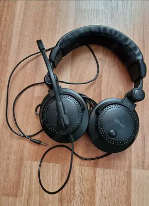 Casti cu fir Trust - imagine 2