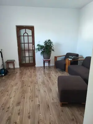 Vand casa la curte comuna - 2 camere, zona centrala - imagine 4