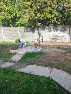 Vand casa la curte comuna - 2 camere, zona centrala - imagine 5