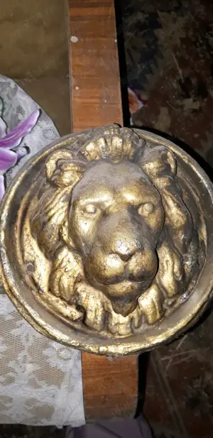 Decoratiune perete din ghips reprezentand chip de leu