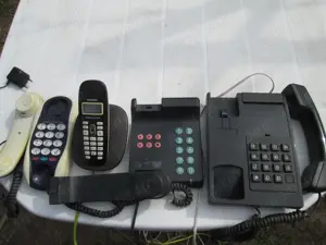 Telefoane cu butoane de perete sau de masa