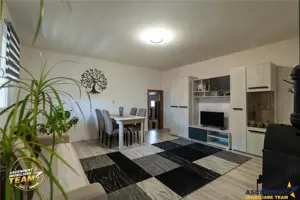 FILM! Pe 1.200mp teren+rezidenta cu gradina inflorata,aproape de Targu Secuiesc:Belani - imagine 2