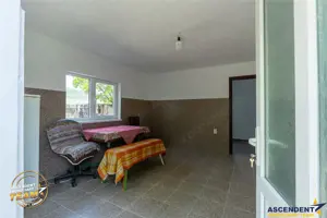 FILM! Pe 1.200mp teren+rezidenta cu gradina inflorata,aproape de Targu Secuiesc:Belani - imagine 17