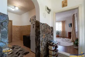 FILM! Pe 1.200mp teren+rezidenta cu gradina inflorata,aproape de Targu Secuiesc:Belani - imagine 5