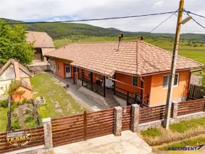 FILM! Pe 1.200mp teren+rezidenta cu gradina inflorata,aproape de Targu Secuiesc:Belani - imagine 19