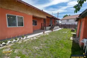 FILM! Pe 1.200mp teren+rezidenta cu gradina inflorata,aproape de Targu Secuiesc:Belani - imagine 15