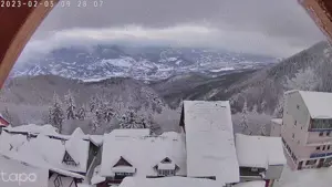 Oportunitate de investitie in STRAJA! Pensiune cu 10 camere in apropiere de partie - imagine 2