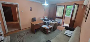 Trei camere etajul 1 , apartament Central.