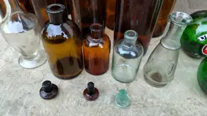 Sticle maro- albe  si vaze de colectie - imagine 2