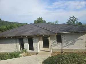 Casa la rosu in cicarlau - imagine 2