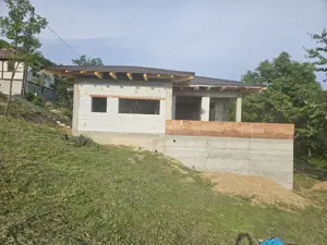 Casa la rosu in cicarlau - imagine 5