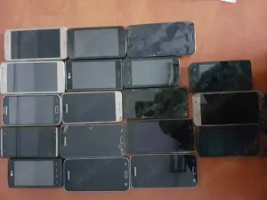 Vand telefoane mobile second hand pentru piese.