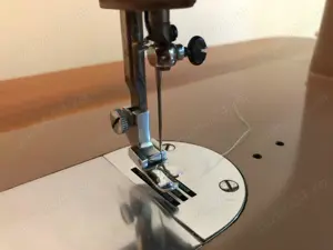 Mașina de cusut Ileana - fabricatie Cugir 1961, stare impecabilă. - imagine 5