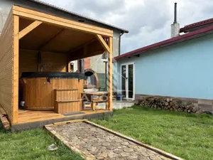 Casa cu sediu firma, atelier si apartament separat Mosnita Noua