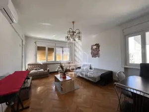 Apartament 4 camere, garaj, acces poarta auto  lângă Medicina