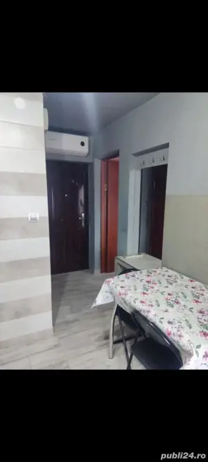 vand garsoniera la mansardă