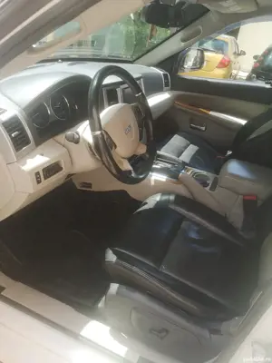 Urgent Grand cherokee model 2009
