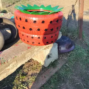 Jardiniere din anvelope uzate