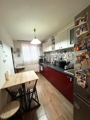 Apartament de vanzare, cu 4 camere, 81 mp, zona Tractorul