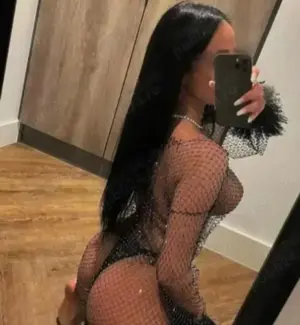 Buna sunt Maia noua in oras...