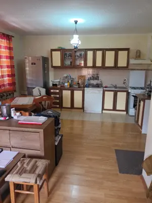 Casă cu etaj (P+1) gradina 736mp - imagine 5 Casă cu etaj (P+1) gradina 736mp - imagine 5