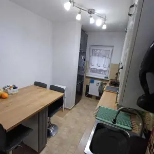 Decomandat cu 2 bai si 2 balcoane la etajul 2