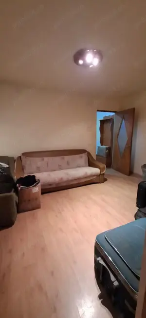 Malul Rosu, 3 camere semi, parter cu balcon, bloc beton, LIBER, sep gaze, repartitoare, acte la zi