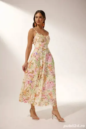 vând rochie noua din dantelă