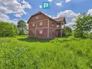 Casă la roșu, P+1, în localitatea Beliu, Arad