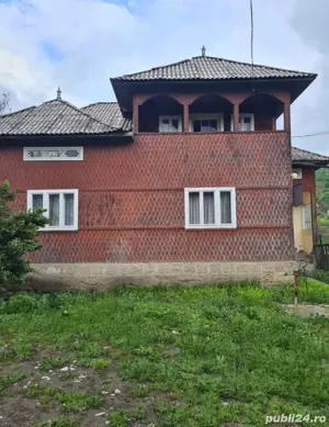 Vând casă în Moisei + 10 ari de teren