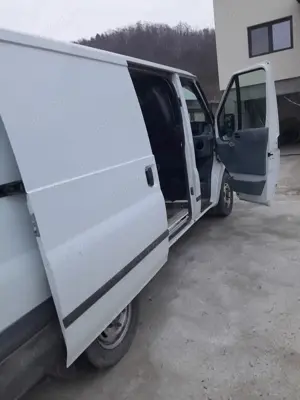 Ford transit, anul fabricației 2014 ,trei locuri , euro5 ,are putina rugina pe la praguri ,dar ceva  - imagine 2 Ford transit, anul fabricației 2014 ,trei locuri , euro5 ,are putina rugina pe la praguri ,dar ceva  - imagine 2