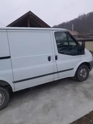 Ford transit, anul fabricației 2014 ,trei locuri , euro5 ,are putina rugina pe la praguri ,dar ceva  - imagine 3 Ford transit, anul fabricației 2014 ,trei locuri , euro5 ,are putina rugina pe la praguri ,dar ceva  - imagine 3