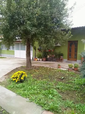 Închiriez  garsonieră, cameră, hol, baie, în zona fabric.