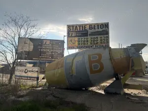 Personal necalificat intretinere  curatenie curte