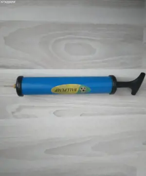 P O M P Ă-pentru umflat mingi,nouă