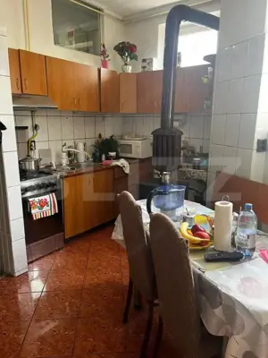 Casa in zona centrala, 89 mp, 200 mp gradina  - imagine 2