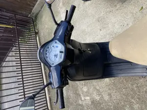 Piagio Vespa LX 50 - imagine 3