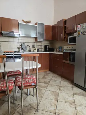Apartament 4 camere cladire istorica etaj 1 langa Liceul Shakespeare Parcul Poporului amenajat integ