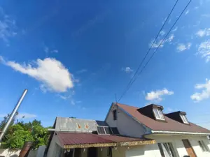 Casa 4 camere, 6000mp teren, zona centrala, Negostina, Siret - imagine 7