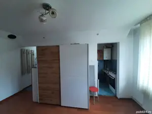 Închiriez apartament cu doua camere.