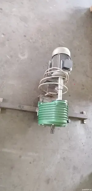 Motor trifazic cu reductor de forța  - imagine 3