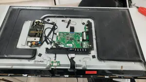 Dezmembrez TV NEI 40NE6700 (placa de baza defecta)