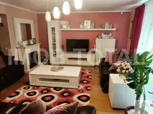 Vila Stefanesti zona Zavoi, partial mobilata.