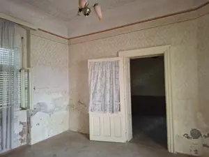 Casa din caramida pentru renovat  3 camere in Nadlac - imagine 14