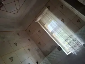 Casa din caramida pentru renovat  3 camere in Nadlac - imagine 11