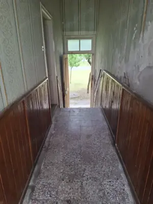 Casa din caramida pentru renovat  3 camere in Nadlac - imagine 7