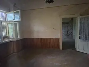 Casa din caramida pentru renovat  3 camere in Nadlac - imagine 16