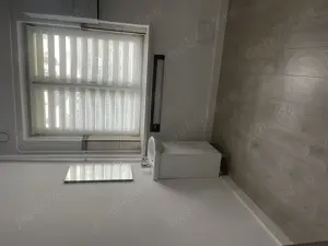 Cameră disponibilă  în salon - imagine 2