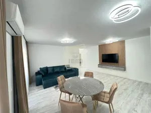 Apartament decomandat cu 3 camere balcon si pacare pe Dna Stanca
